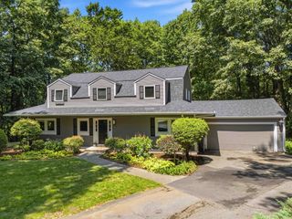 7 Mccarthy Cir, Framingham, MA 01701