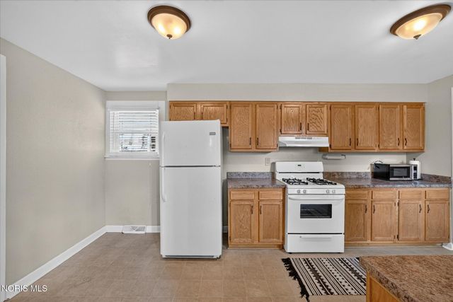 2235 Charlestown Avenue, Toledo, OH 43613
