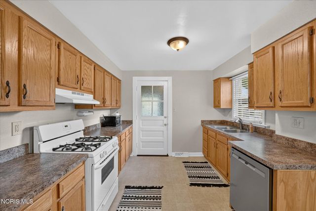2235 Charlestown Avenue, Toledo, OH 43613