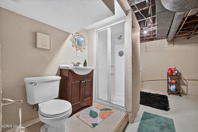 2235 Charlestown Avenue, Toledo, OH 43613
