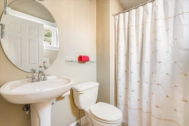 41 Wallace Rd, Quincy, MA 02169