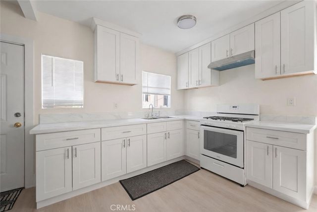 1758 S New England Street, Los Angeles, CA 90006