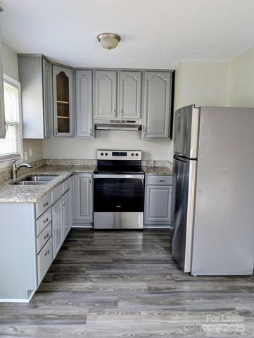 216 Lakeside Avenue, Davidson, NC 28036