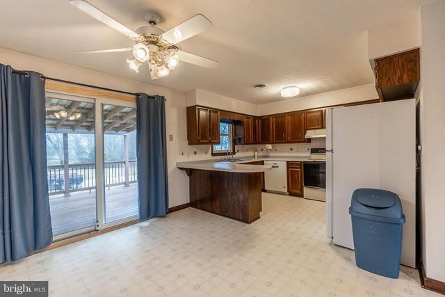 545 HANOVER ST, New Oxford, PA 17350