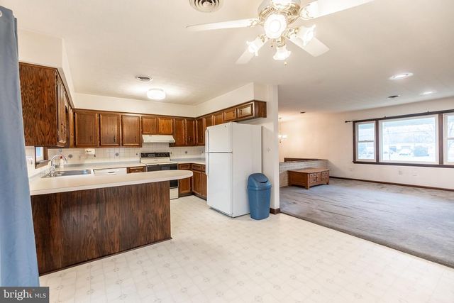 545 HANOVER ST, New Oxford, PA 17350