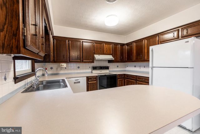 545 HANOVER ST, New Oxford, PA 17350