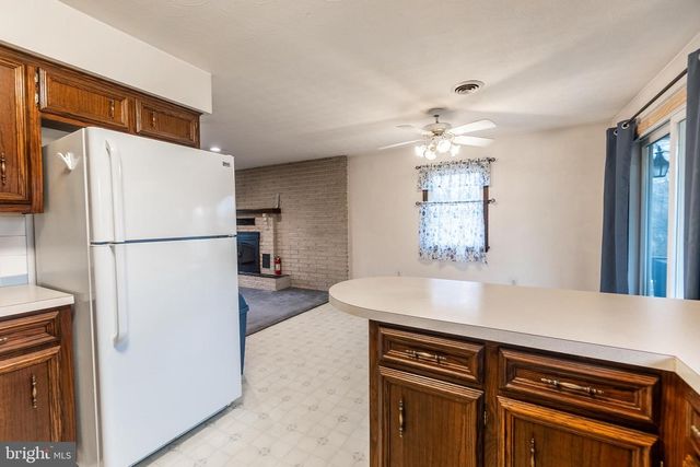 545 HANOVER ST, New Oxford, PA 17350