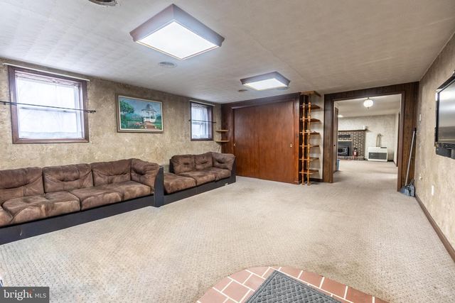 545 HANOVER ST, New Oxford, PA 17350