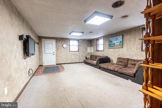 545 HANOVER ST, New Oxford, PA 17350