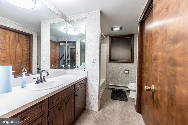 545 HANOVER ST, New Oxford, PA 17350