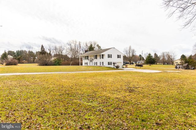 545 HANOVER ST, New Oxford, PA 17350