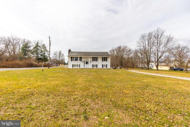 545 HANOVER ST, New Oxford, PA 17350