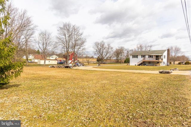 545 HANOVER ST, New Oxford, PA 17350