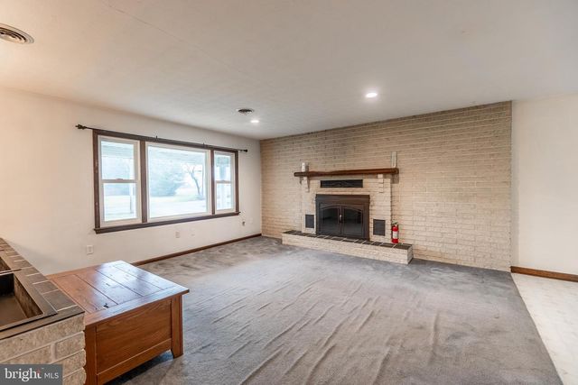 545 HANOVER ST, New Oxford, PA 17350