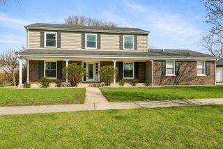 1653 N Douglas Avenue, Arlington Heights, IL 60004