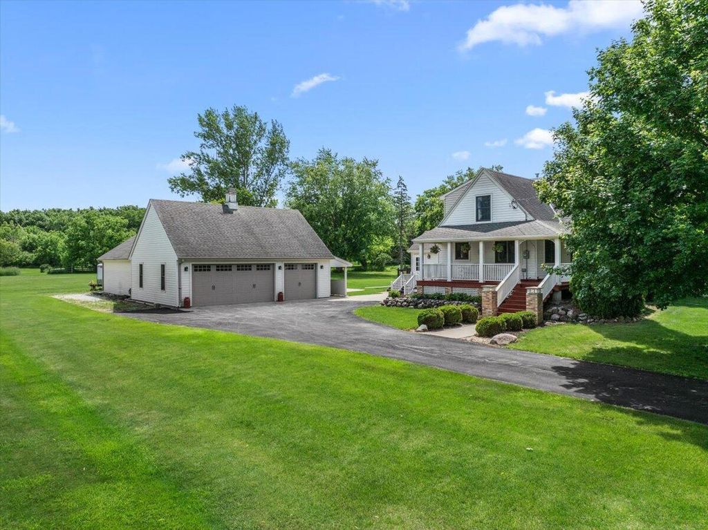 N104W16269 Donges Bay ROAD, Germantown, WI 53022
