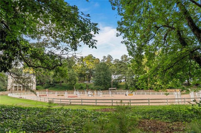 5260 Long Island Drive NW, Atlanta, GA 30327