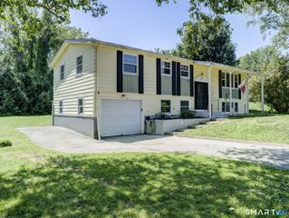 26 Caribou Drive, Norwich, CT 06360