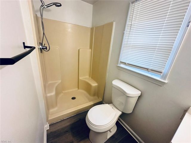 126 W Seaview AVE, Norfolk, VA 23503