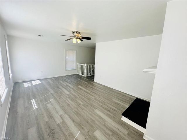 126 W Seaview AVE, Norfolk, VA 23503