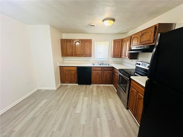 126 W Seaview AVE, Norfolk, VA 23503