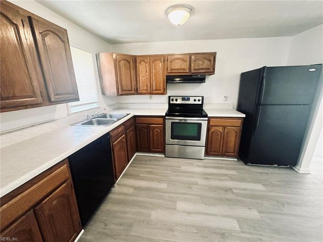 126 W Seaview AVE, Norfolk, VA 23503