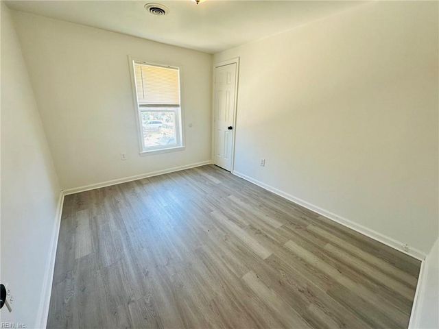 126 W Seaview AVE, Norfolk, VA 23503