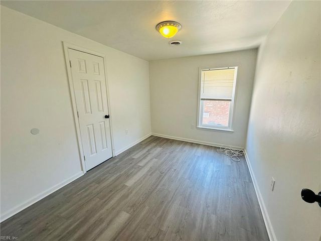 126 W Seaview AVE, Norfolk, VA 23503