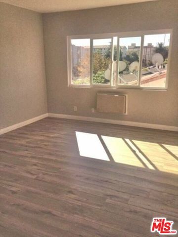 233 N PARK VIEW Street, Los Angeles, CA 90026