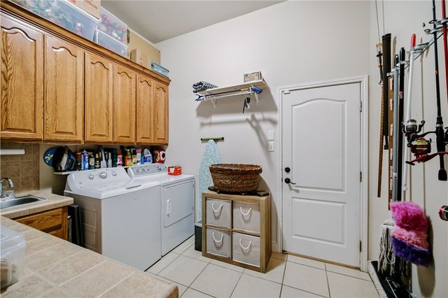 4105 Cimarron Lake Dr, Corpus Christi, TX 78414