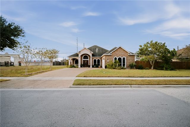 4105 Cimarron Lake Dr, Corpus Christi, TX 78414