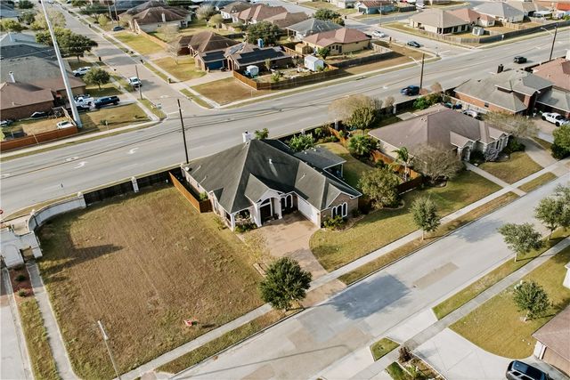 4105 Cimarron Lake Dr, Corpus Christi, TX 78414