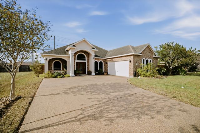4105 Cimarron Lake Dr, Corpus Christi, TX 78414