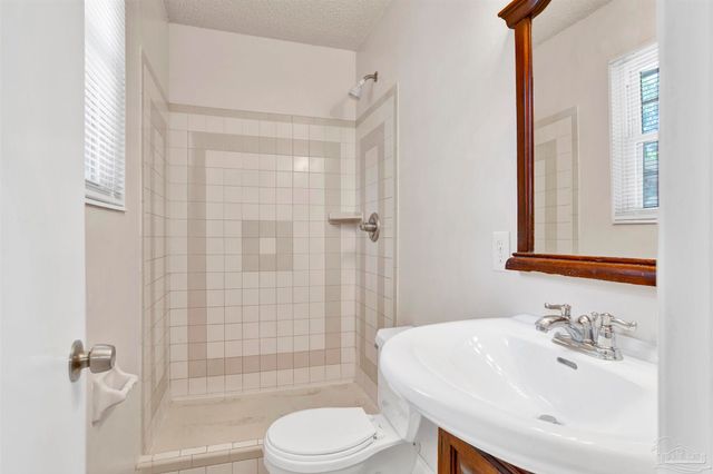 4350 Pine Villa Cir, Pace, FL 32571