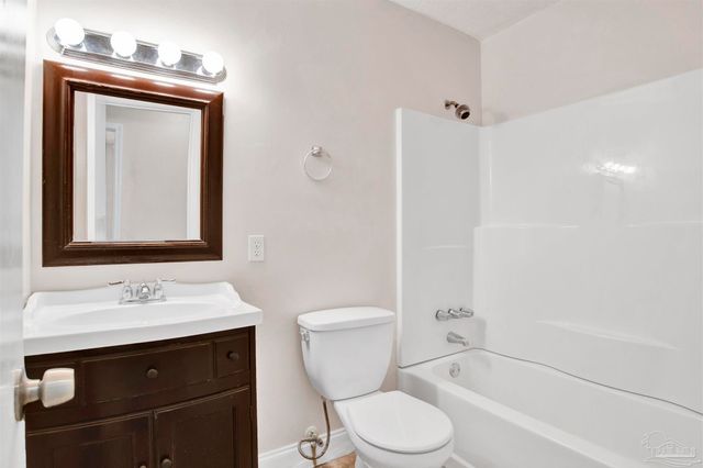 4350 Pine Villa Cir, Pace, FL 32571