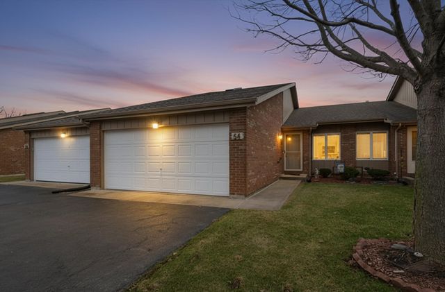 54 Village Woods Drive, Crete, IL 60417