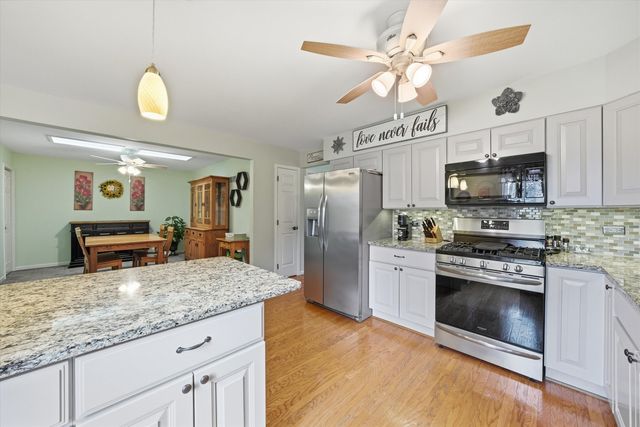 54 Village Woods Drive, Crete, IL 60417