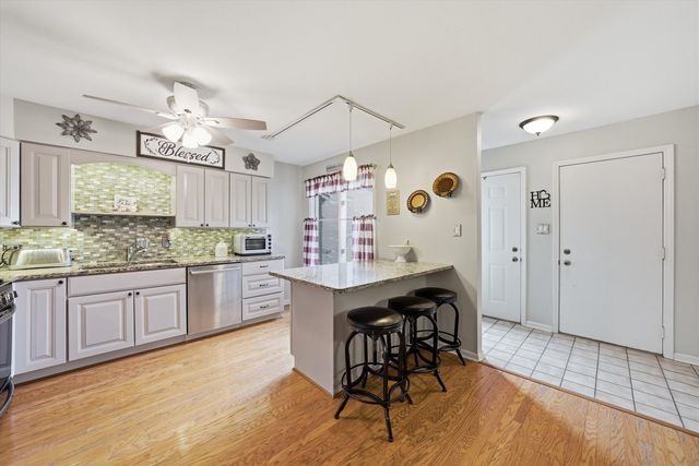 54 Village Woods Drive, Crete, IL 60417