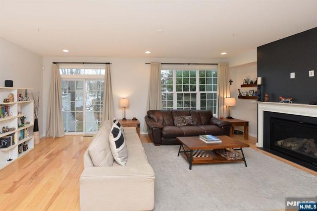 30 Masterson Court, Waldwick, NJ 07463