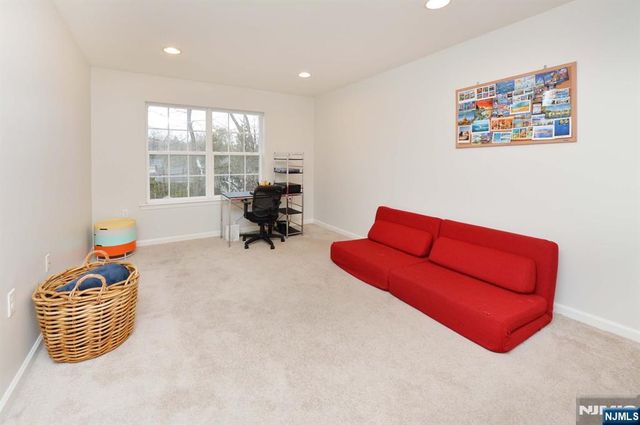 30 Masterson Court, Waldwick, NJ 07463