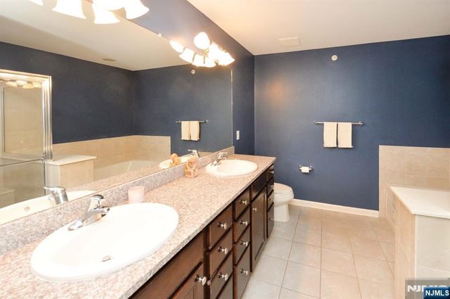 30 Masterson Court, Waldwick, NJ 07463