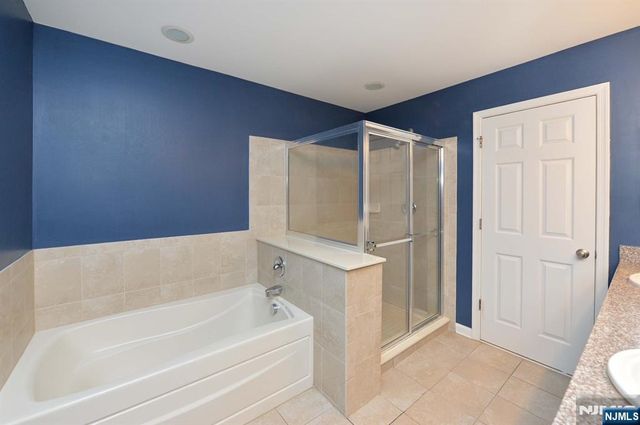 30 Masterson Court, Waldwick, NJ 07463