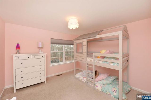 30 Masterson Court, Waldwick, NJ 07463