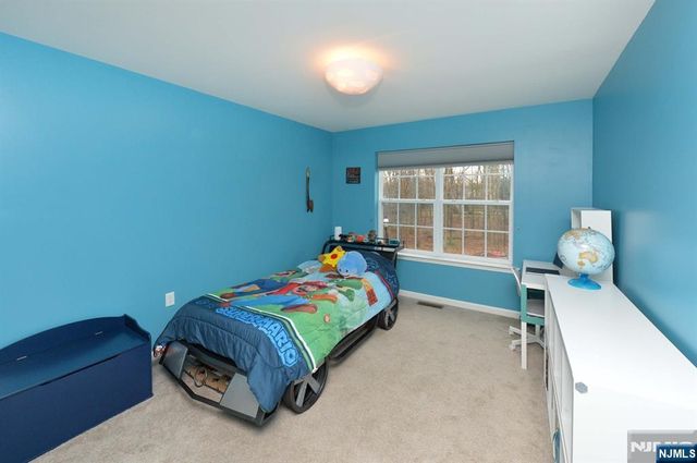 30 Masterson Court, Waldwick, NJ 07463