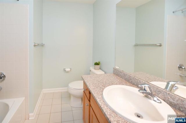 30 Masterson Court, Waldwick, NJ 07463