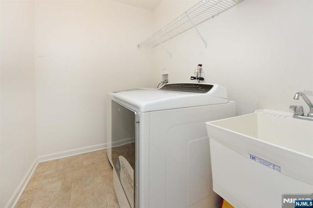 30 Masterson Court, Waldwick, NJ 07463