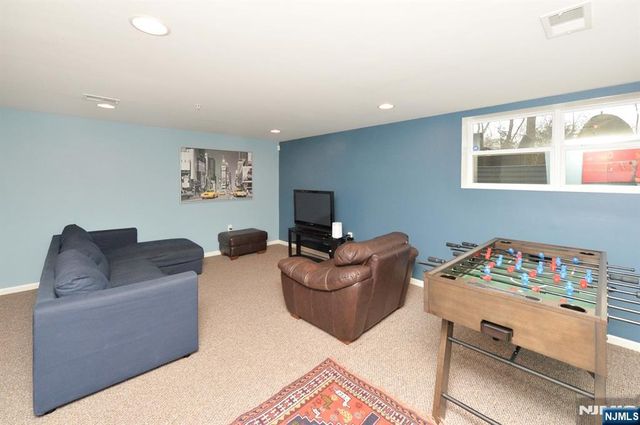 30 Masterson Court, Waldwick, NJ 07463