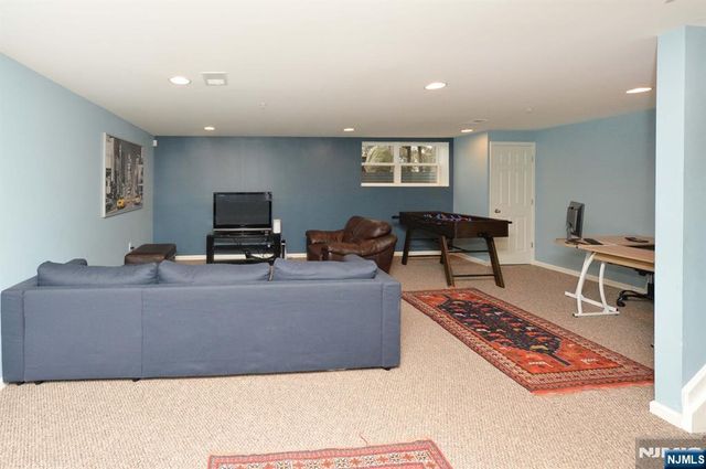 30 Masterson Court, Waldwick, NJ 07463