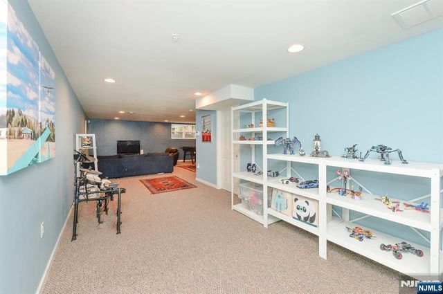 30 Masterson Court, Waldwick, NJ 07463