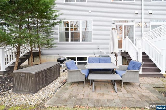 30 Masterson Court, Waldwick, NJ 07463